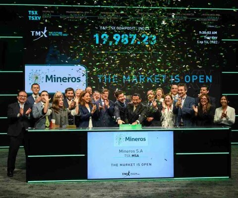 Colombiana Mineros toca la campana and Bolsa de Valores de Toronto and abre mercado accionario